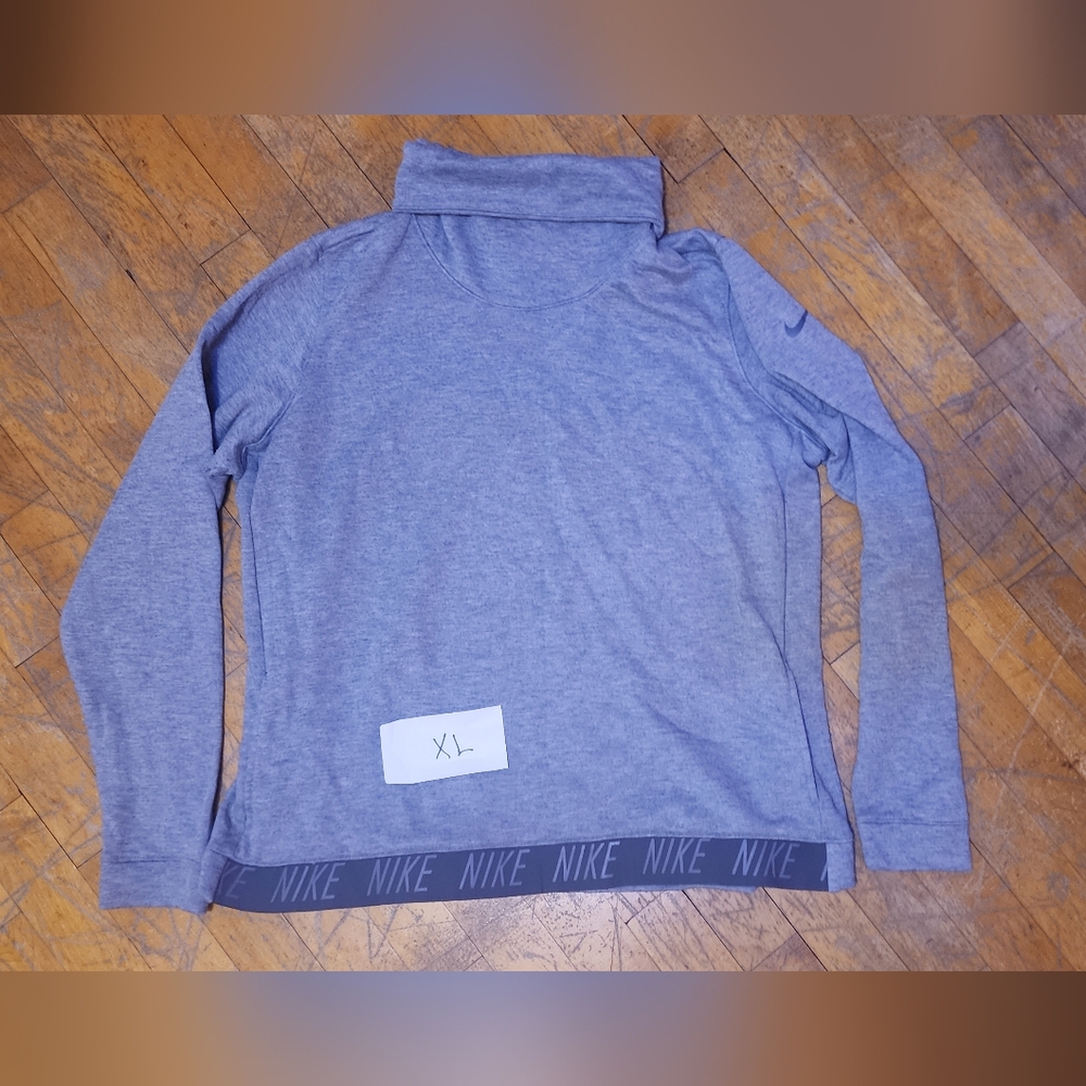 Nike Heather Gray Long Sleeve Shirt